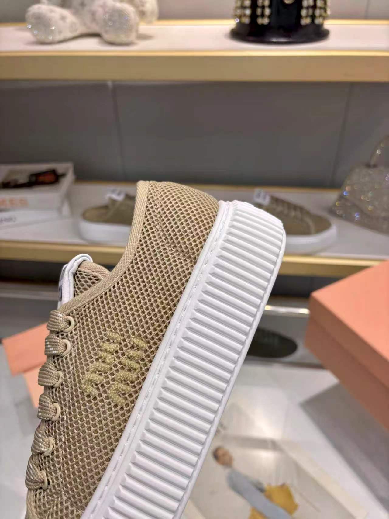 M-Sneakers