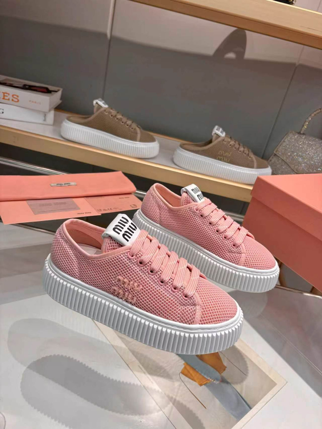 M-Sneakers