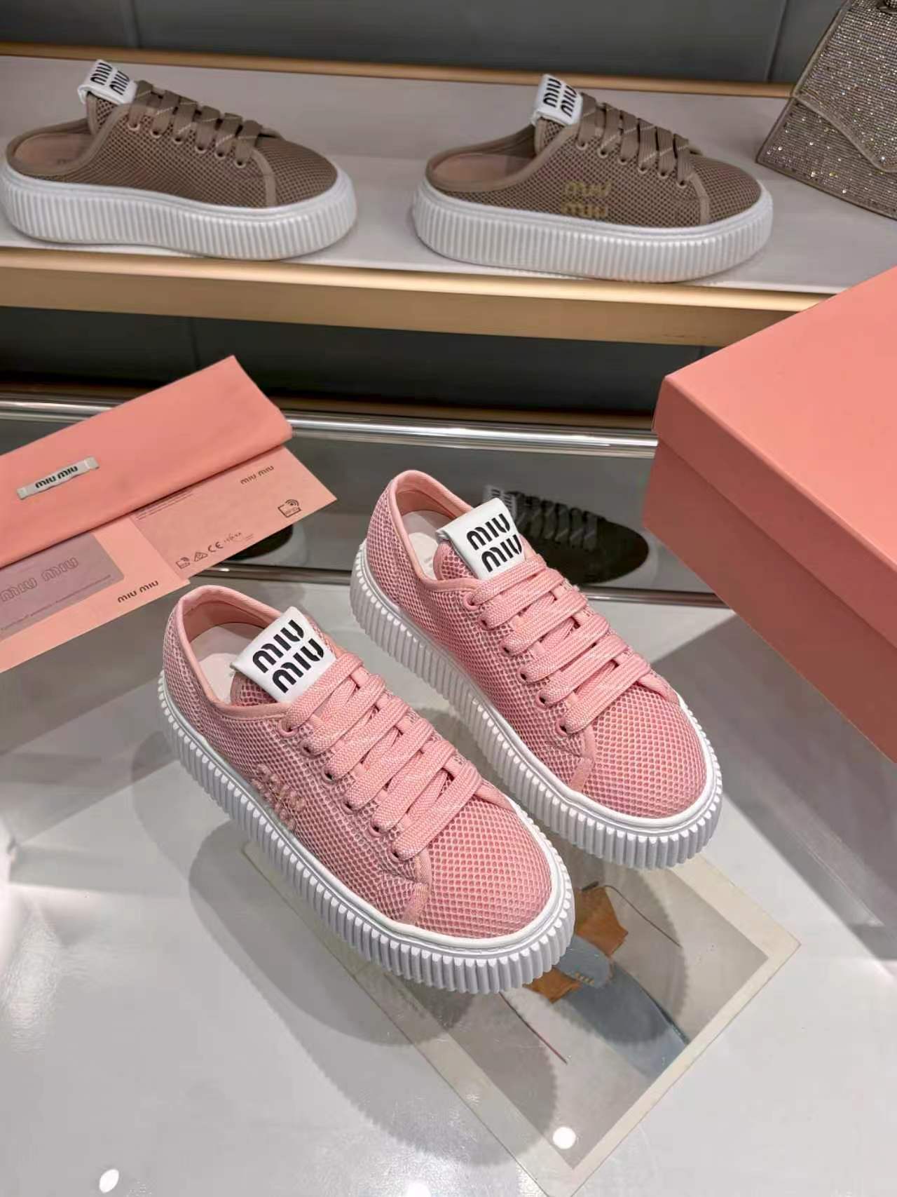 M-Sneakers