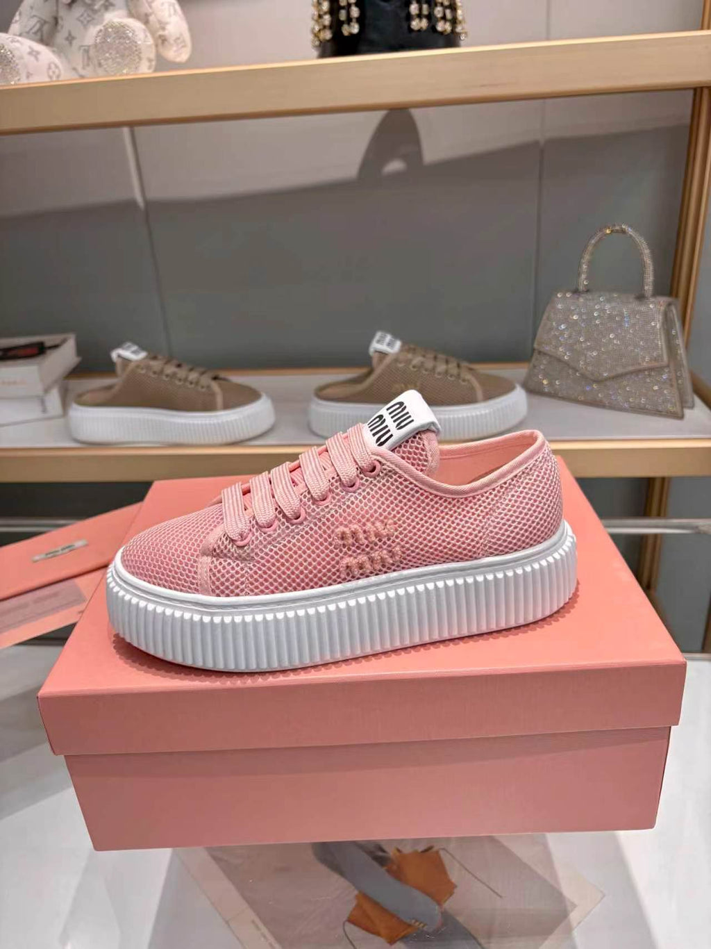 M-Sneakers