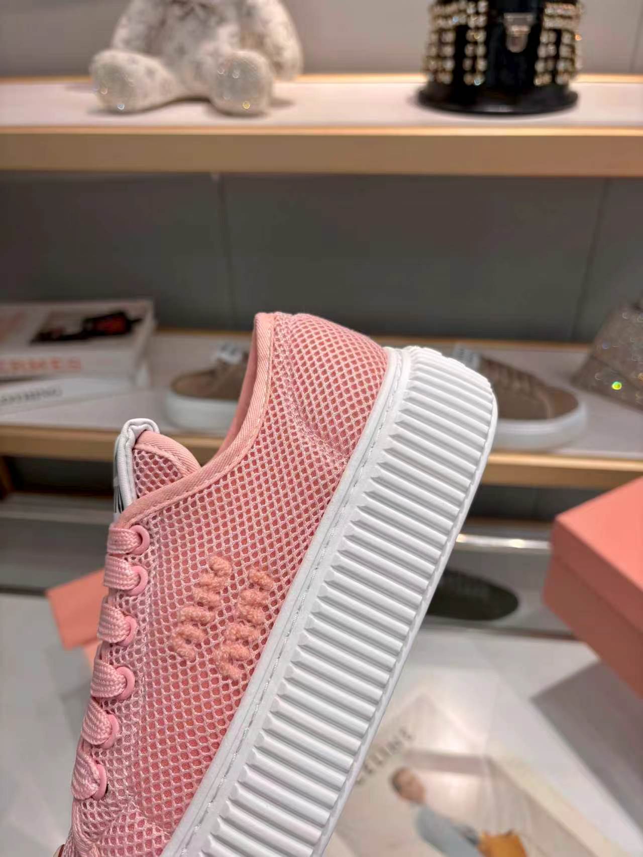 M-Sneakers