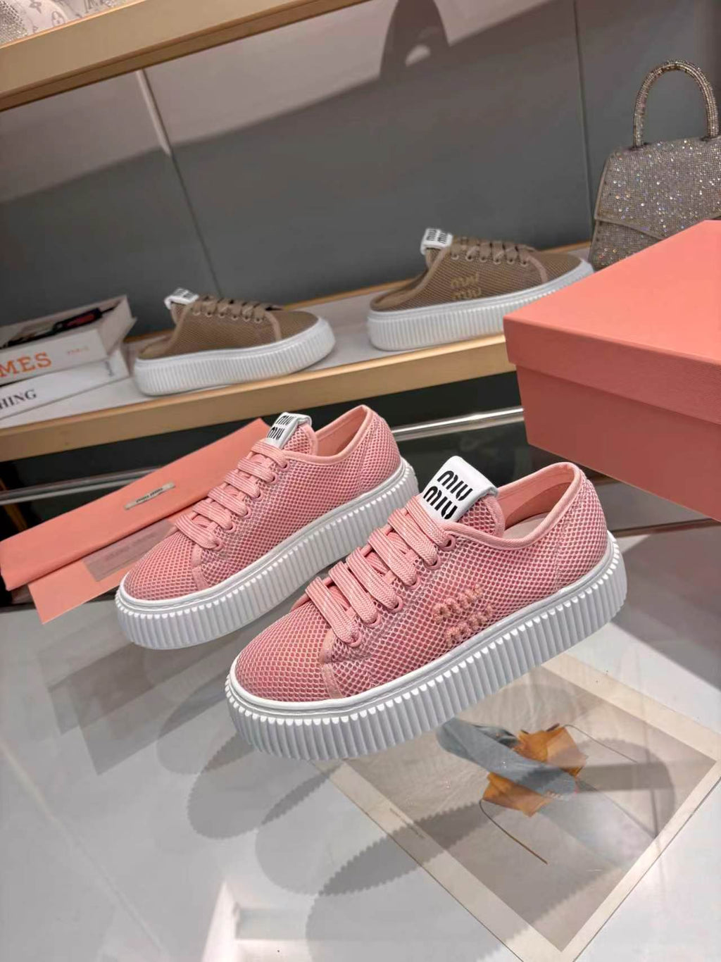 M-Sneakers