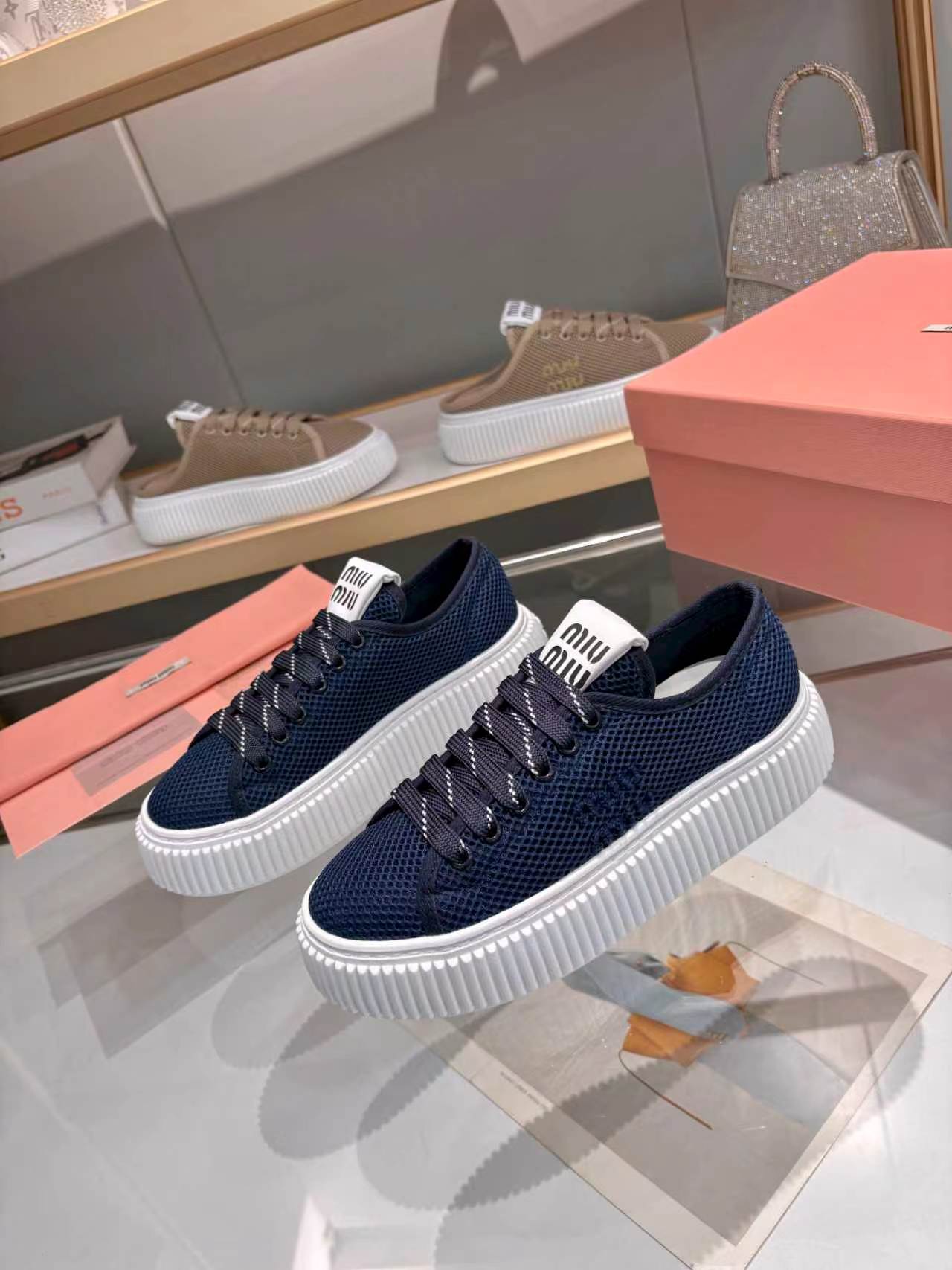 M-Sneakers