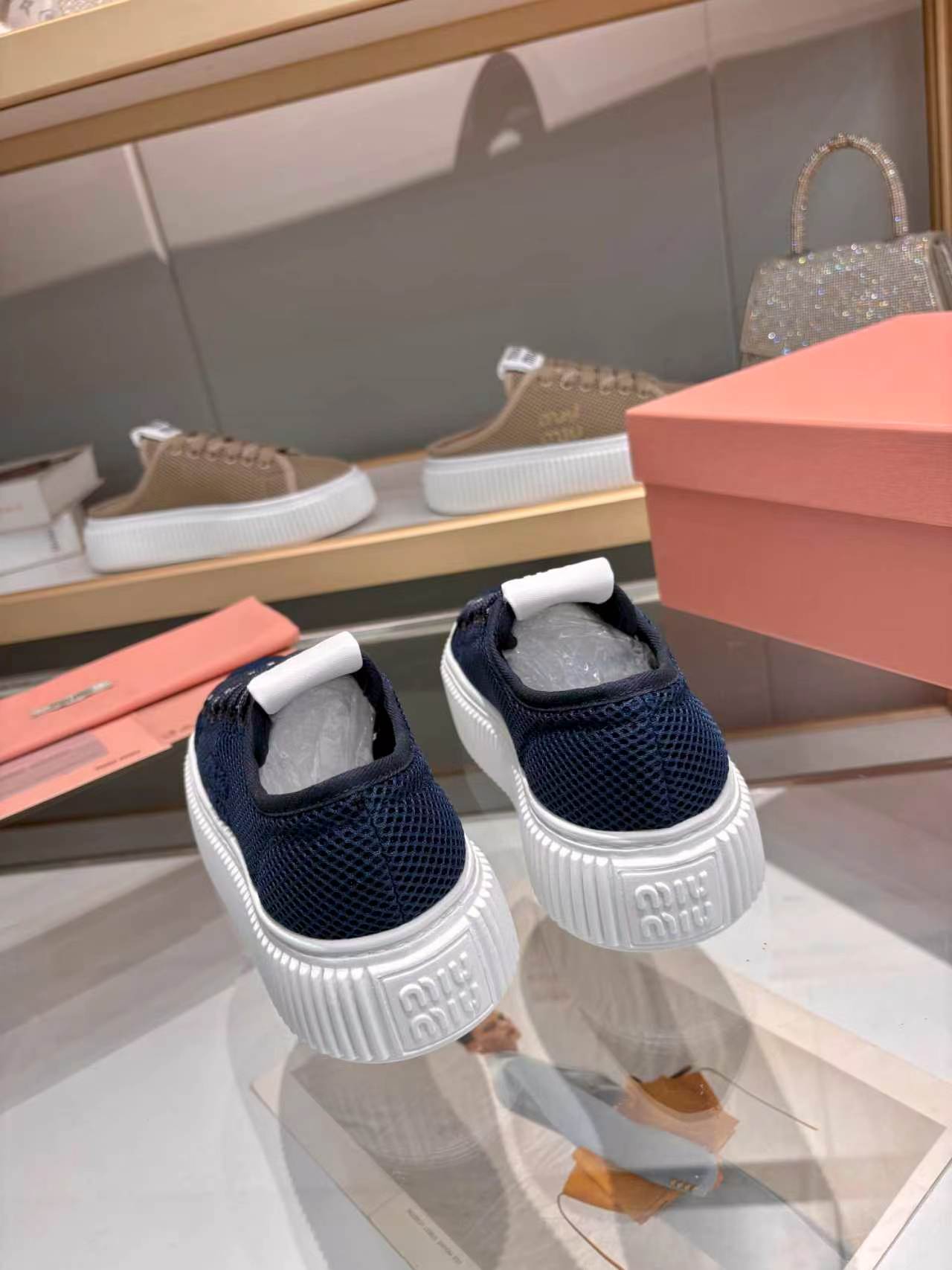 M-Sneakers