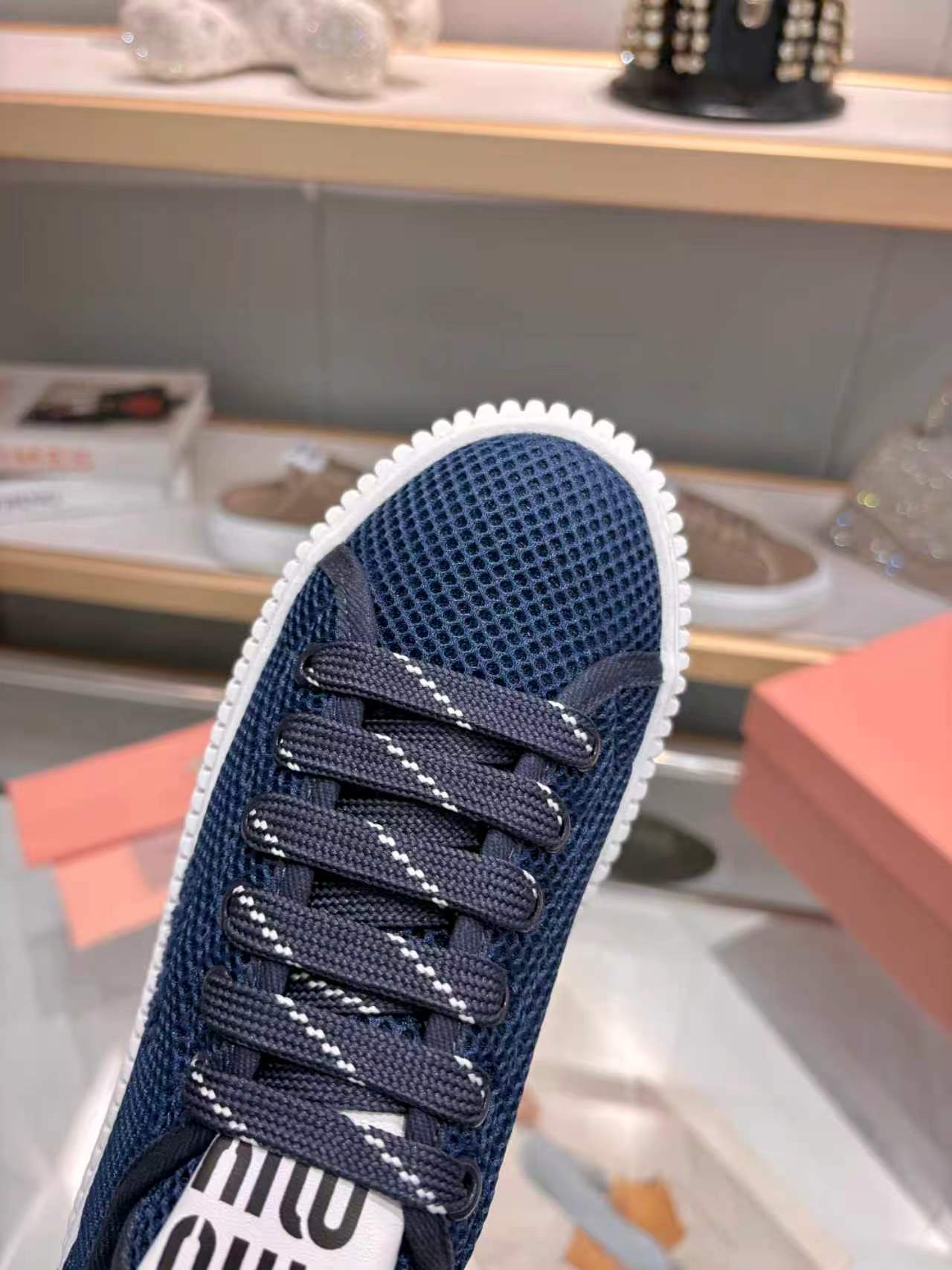 M-Sneakers