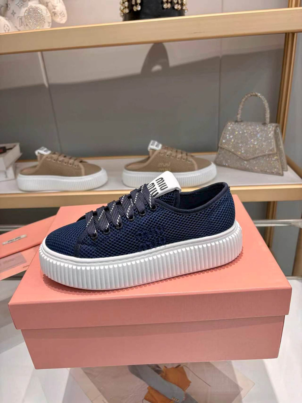 M-Sneakers