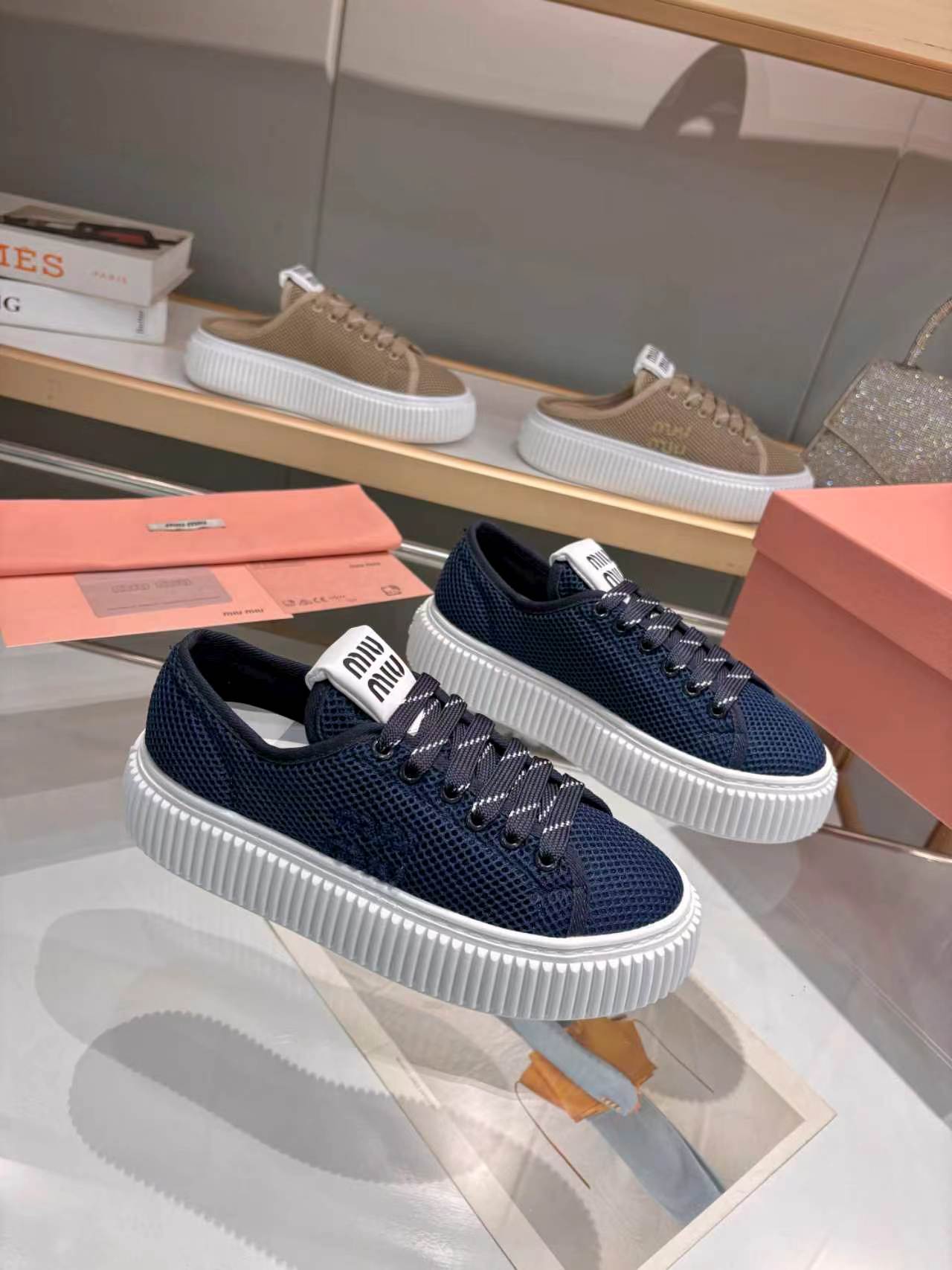 M-Sneakers