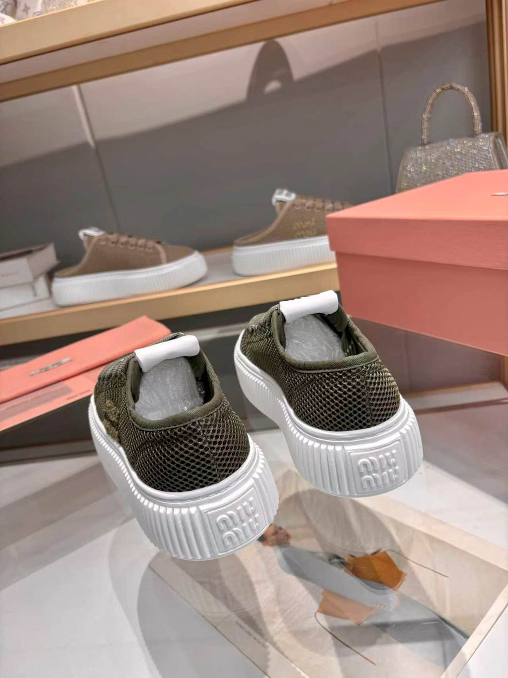 M-Sneakers