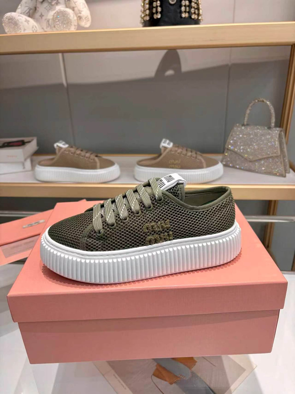 M-Sneakers