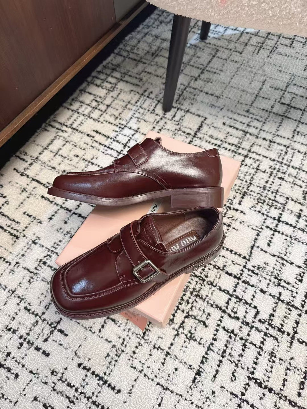M-Sneakers