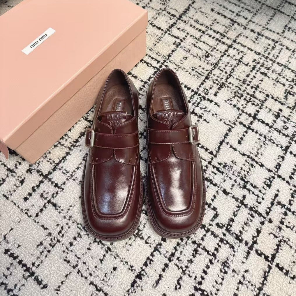 M-Sneakers