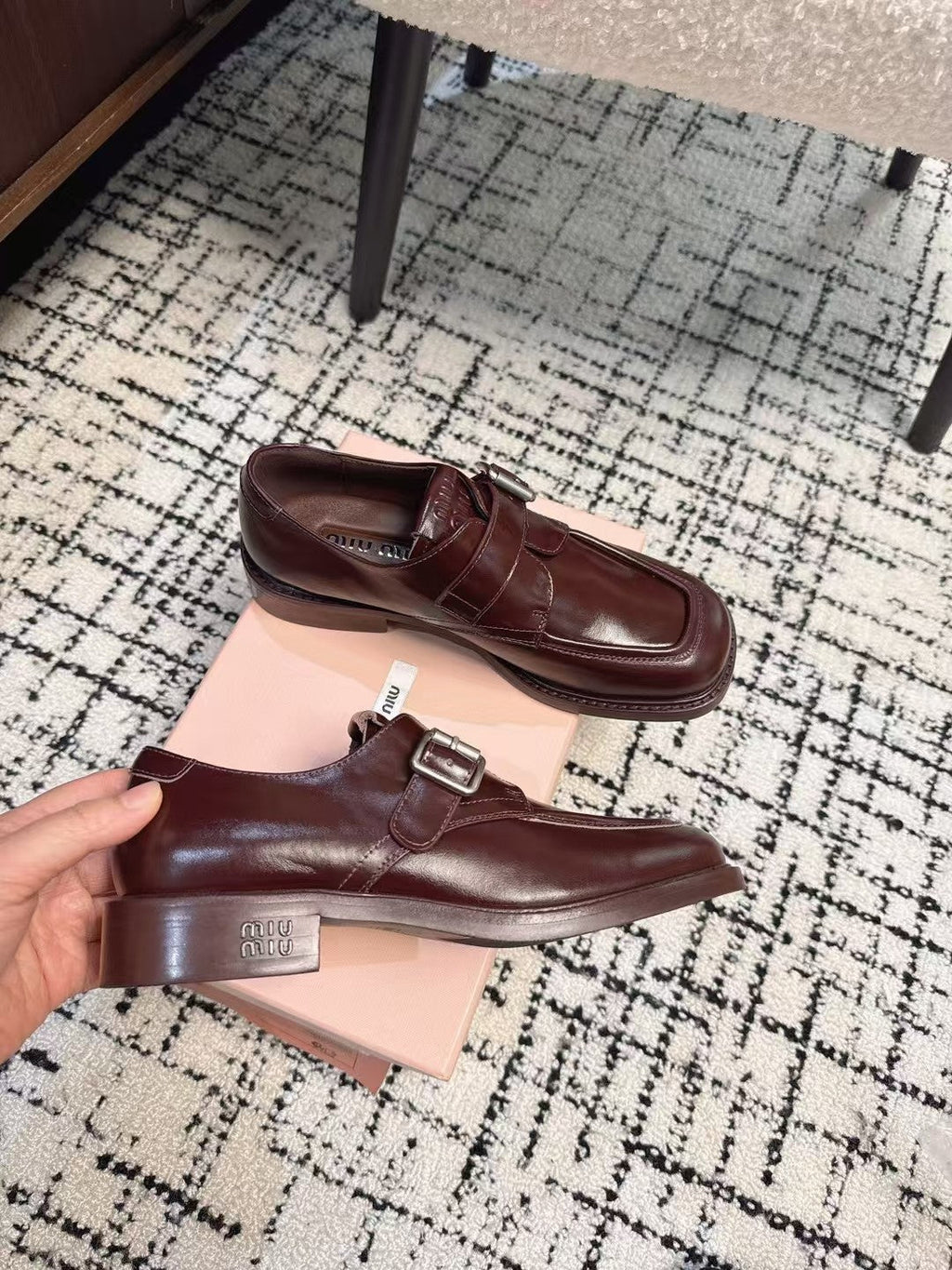 M-Sneakers