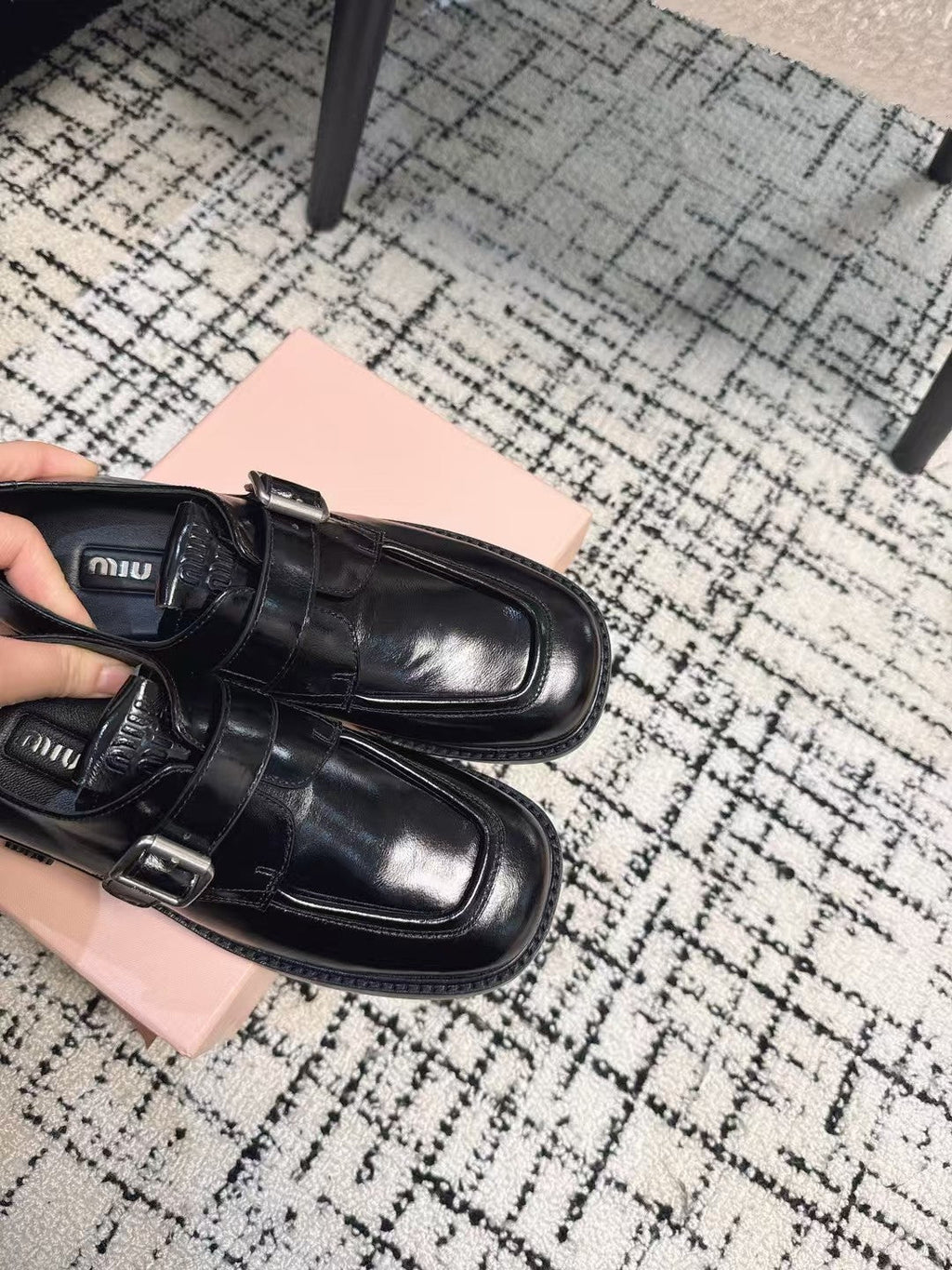 M-Sneakers