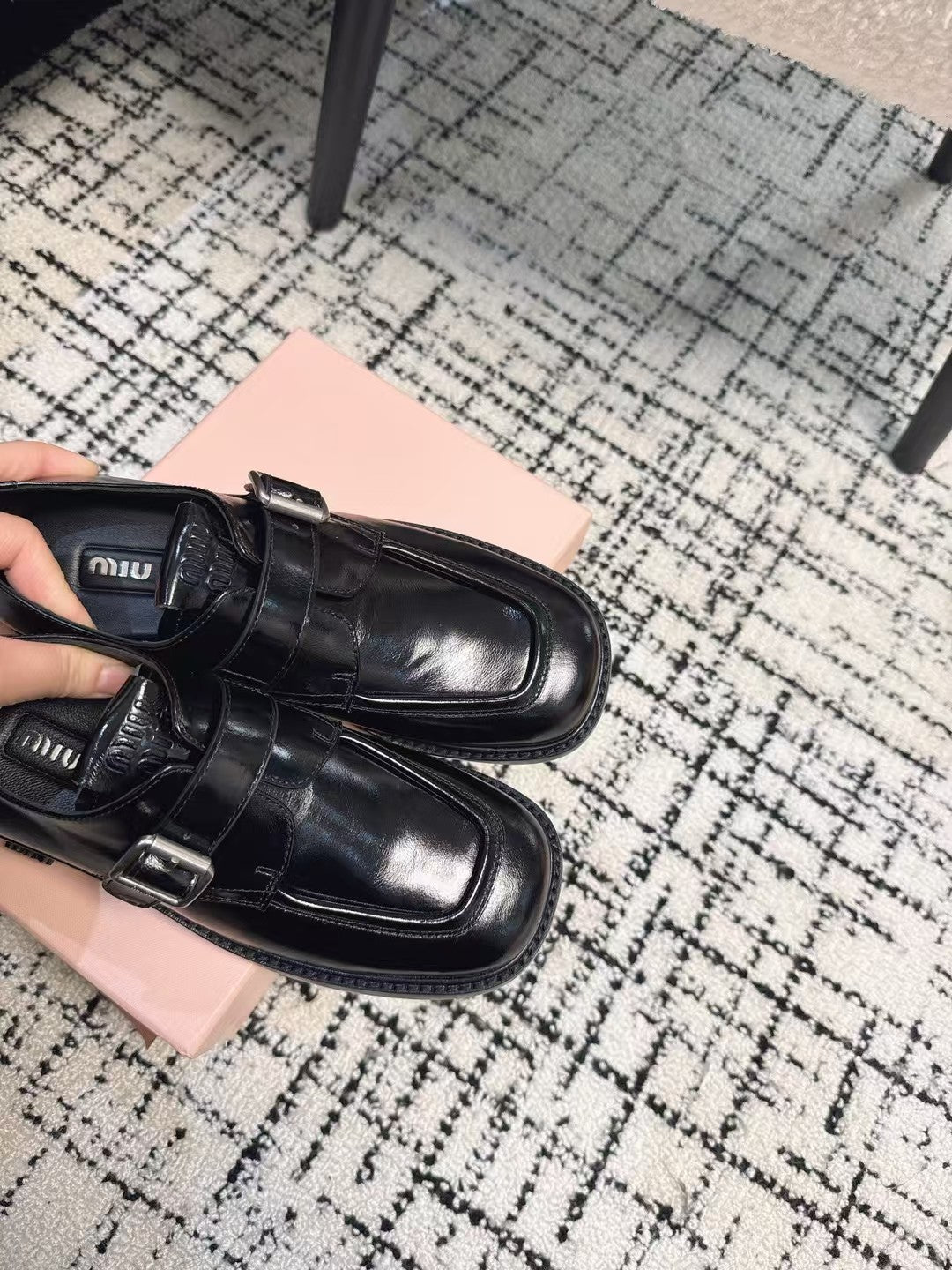 M-Sneakers
