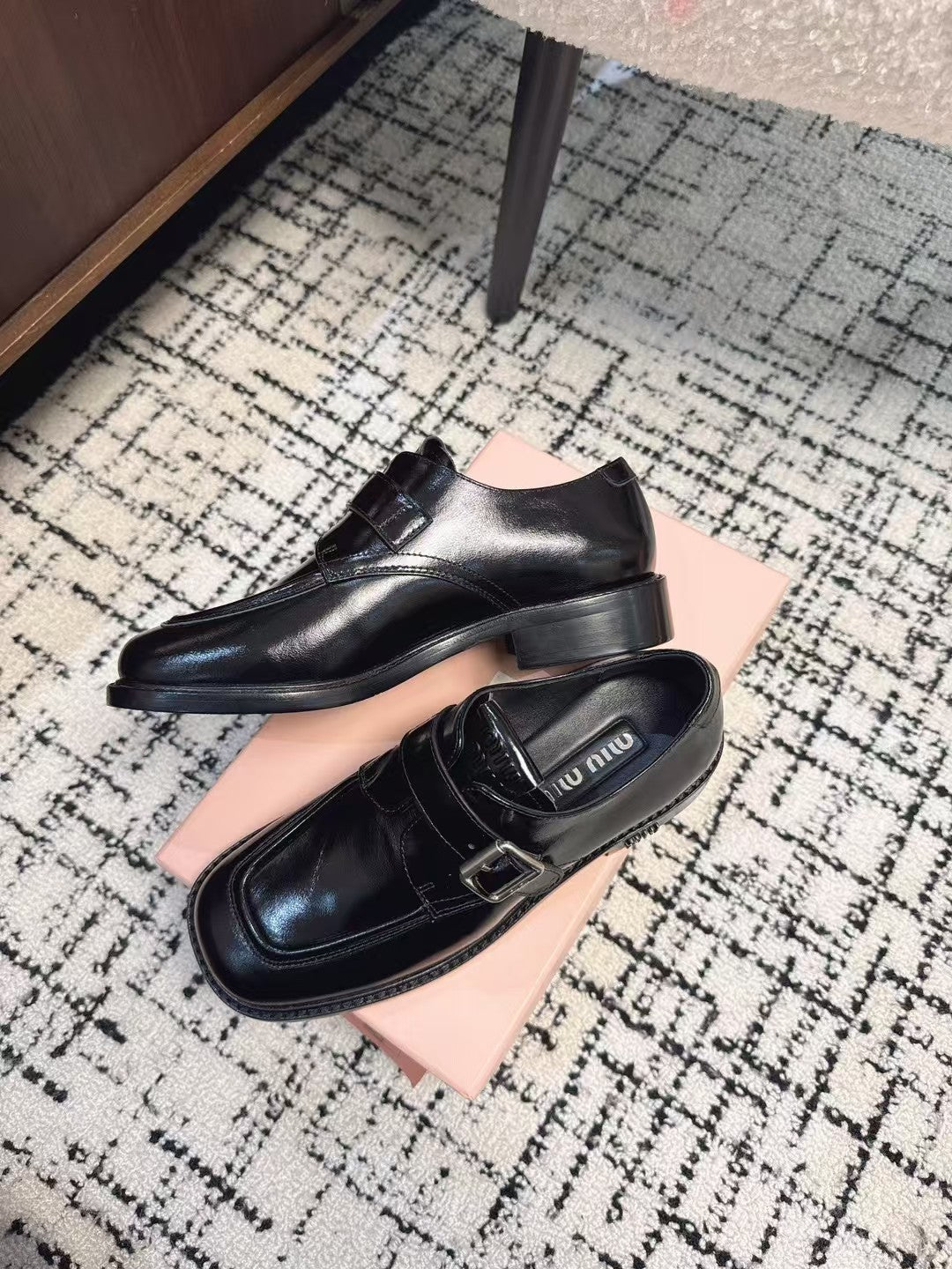 M-Sneakers