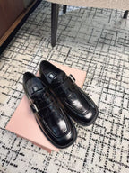 M-Sneakers