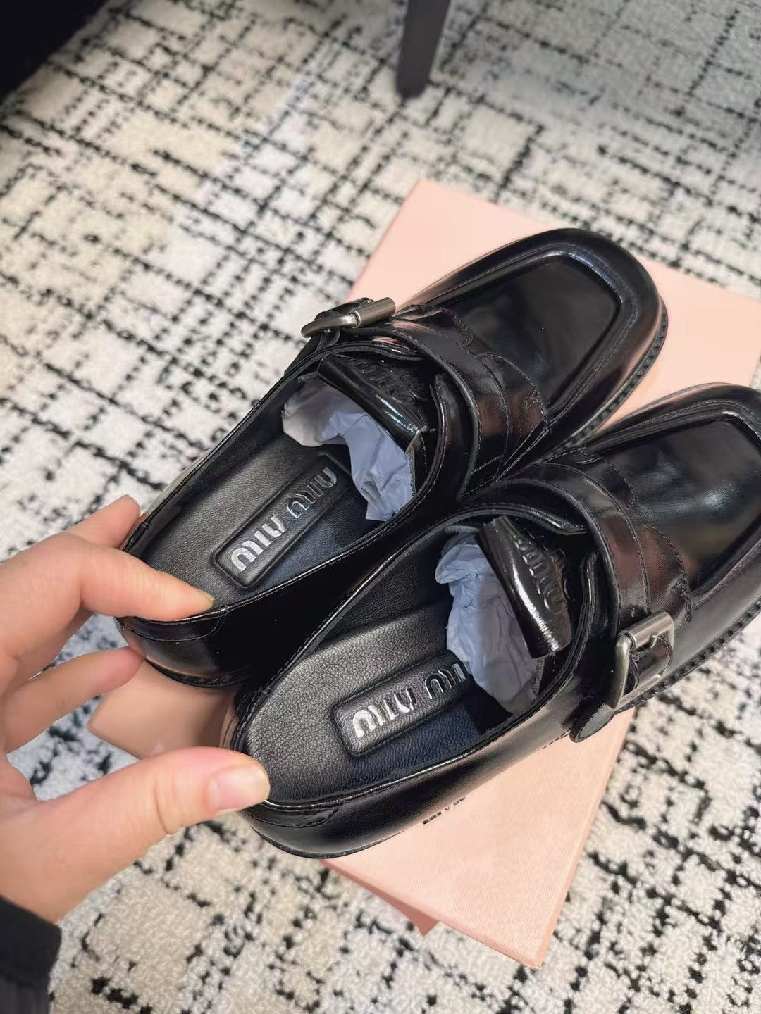 M-Sneakers