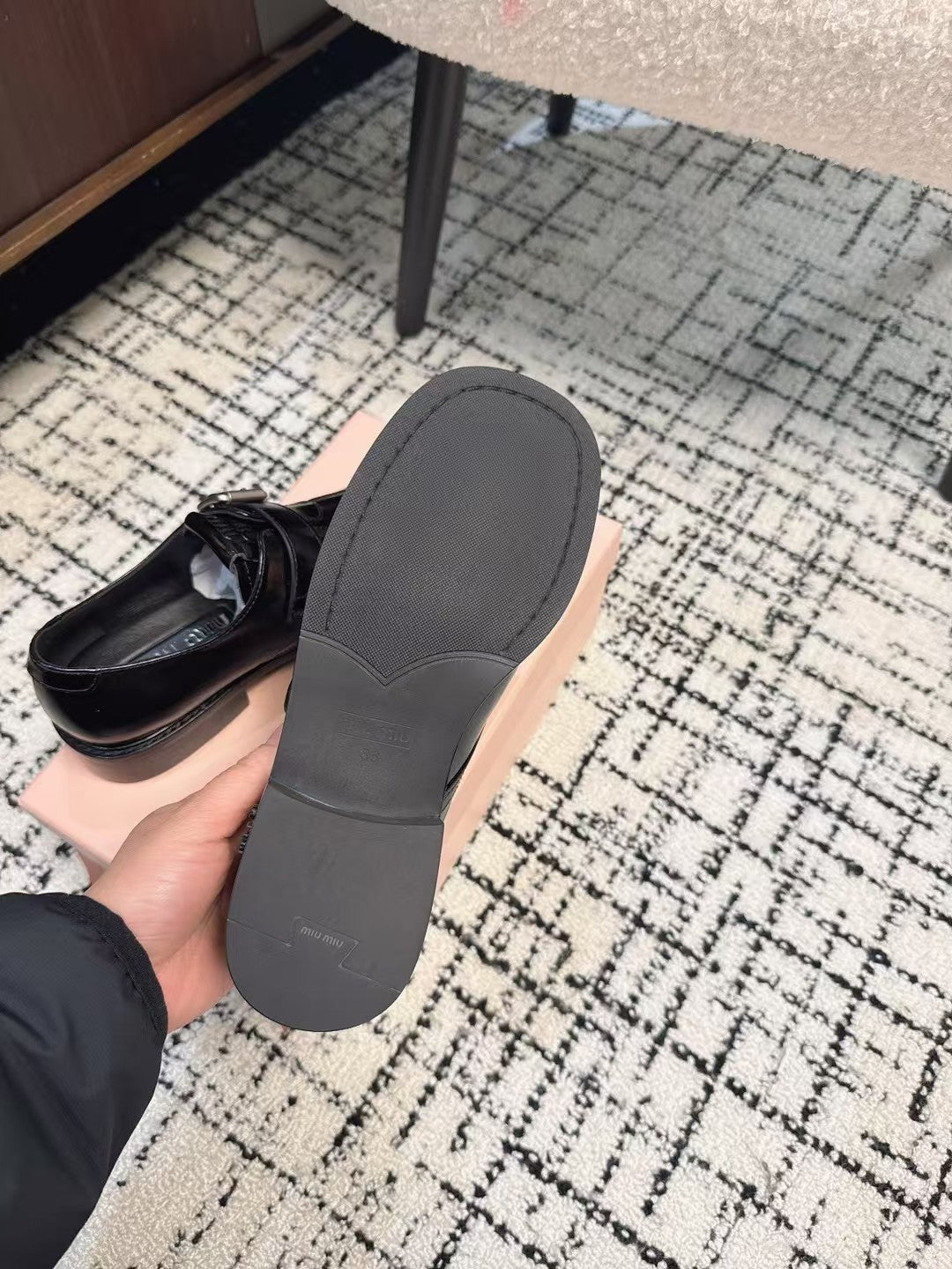 M-Sneakers