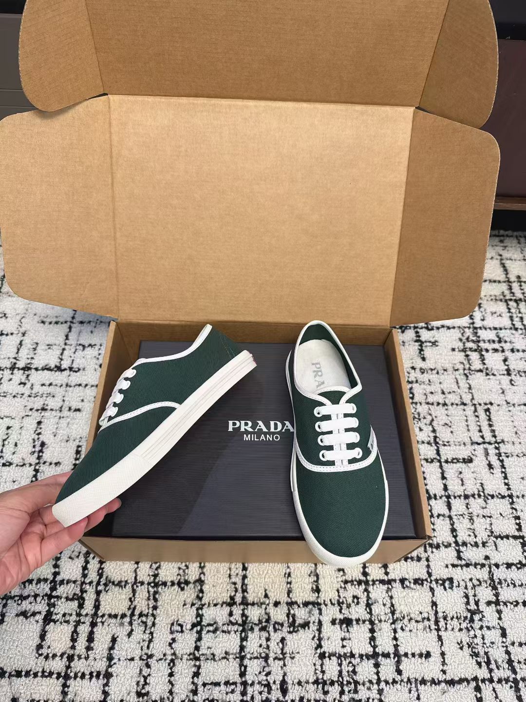 P-Sneakers