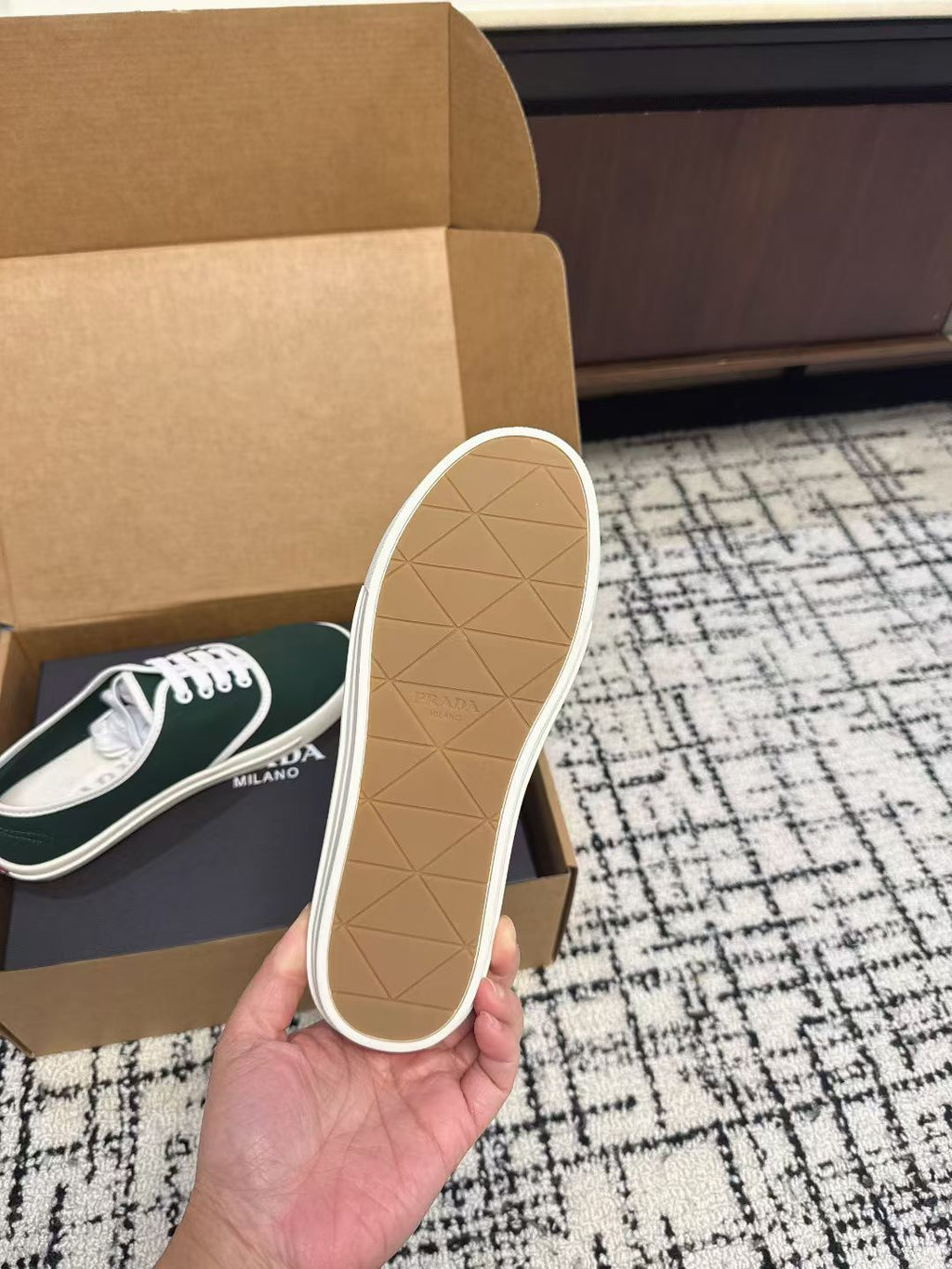 P-Sneakers