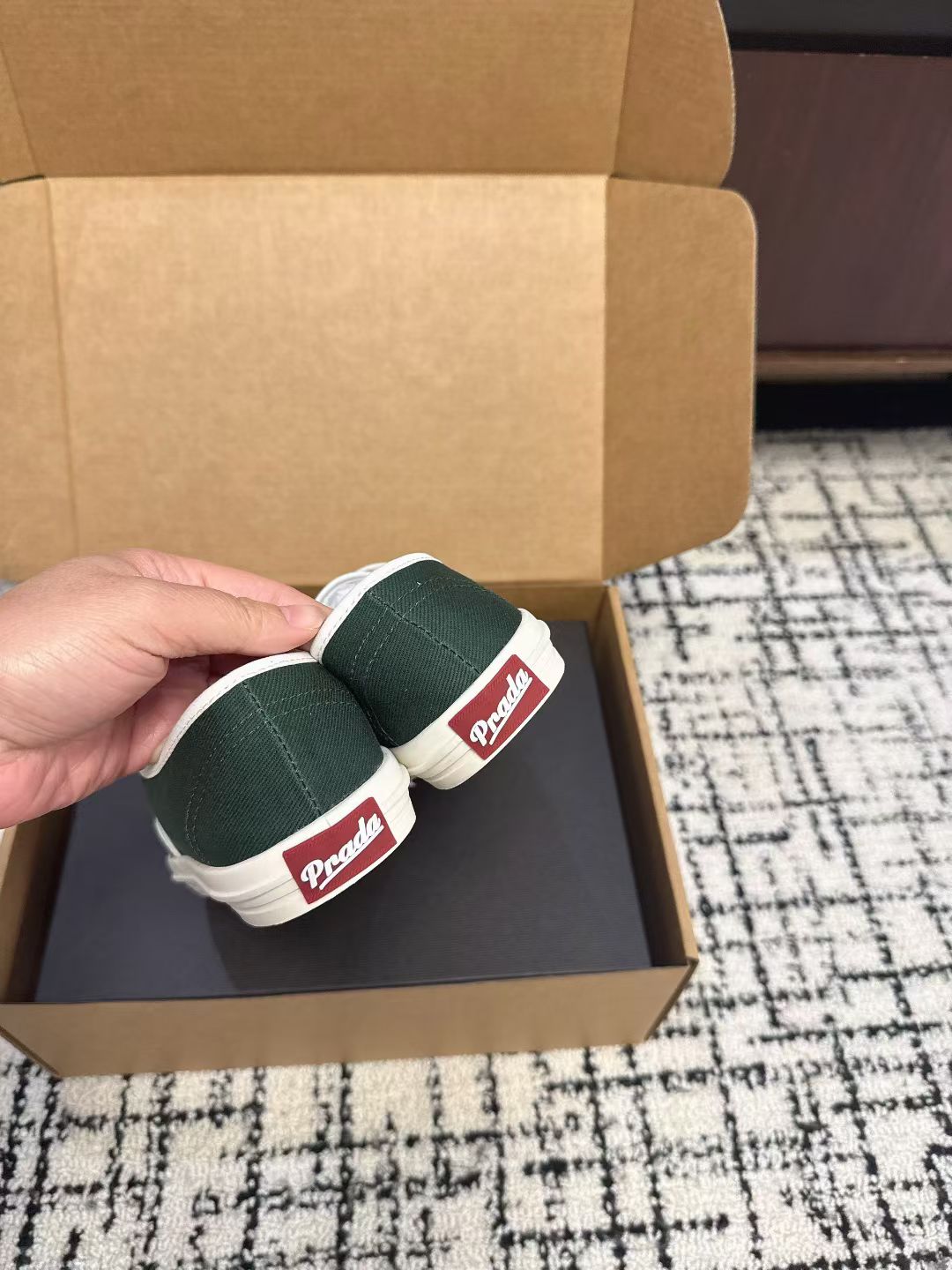 P-Sneakers