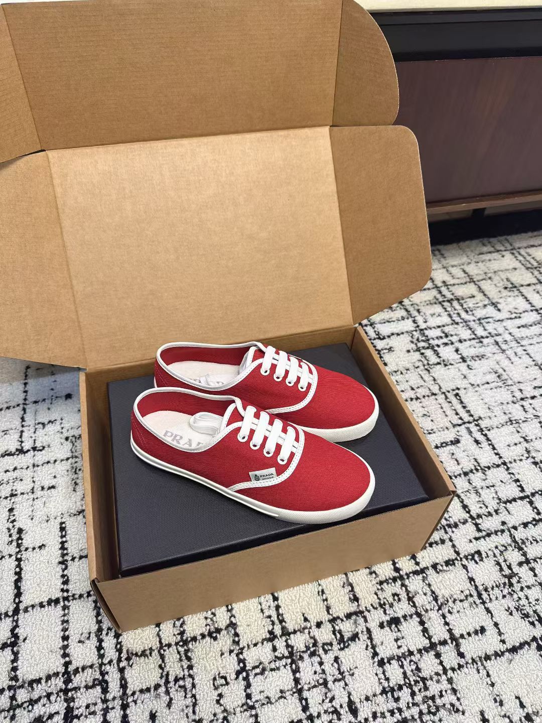 P-Sneakers
