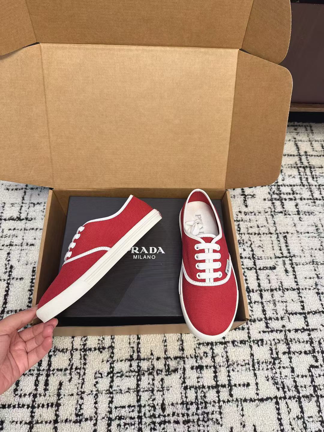 P-Sneakers