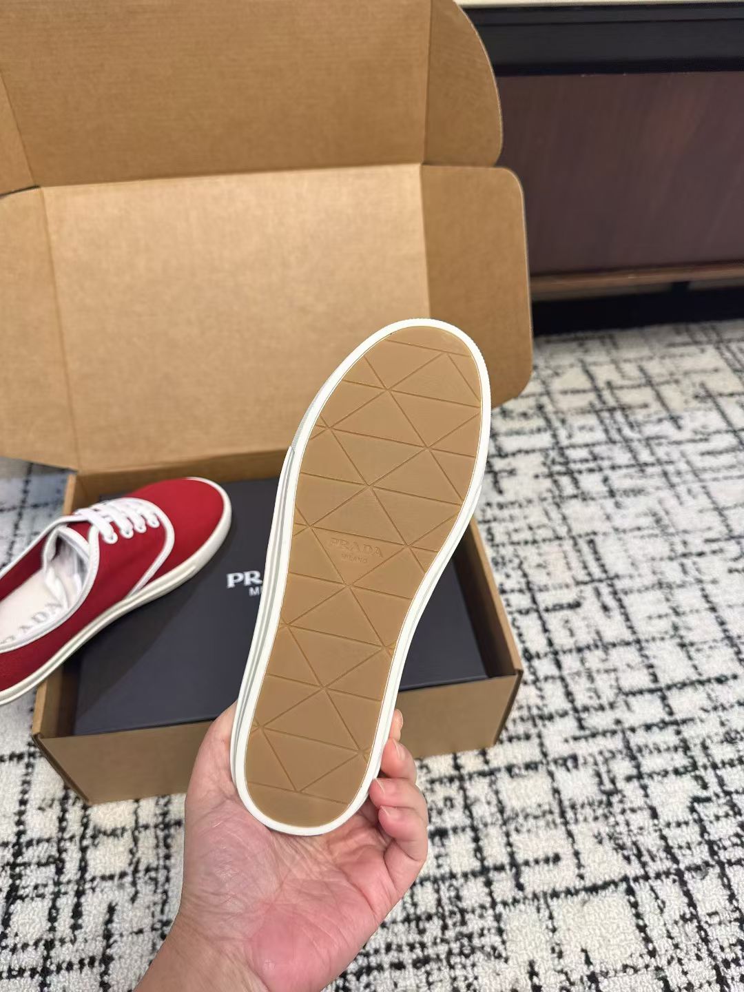 P-Sneakers