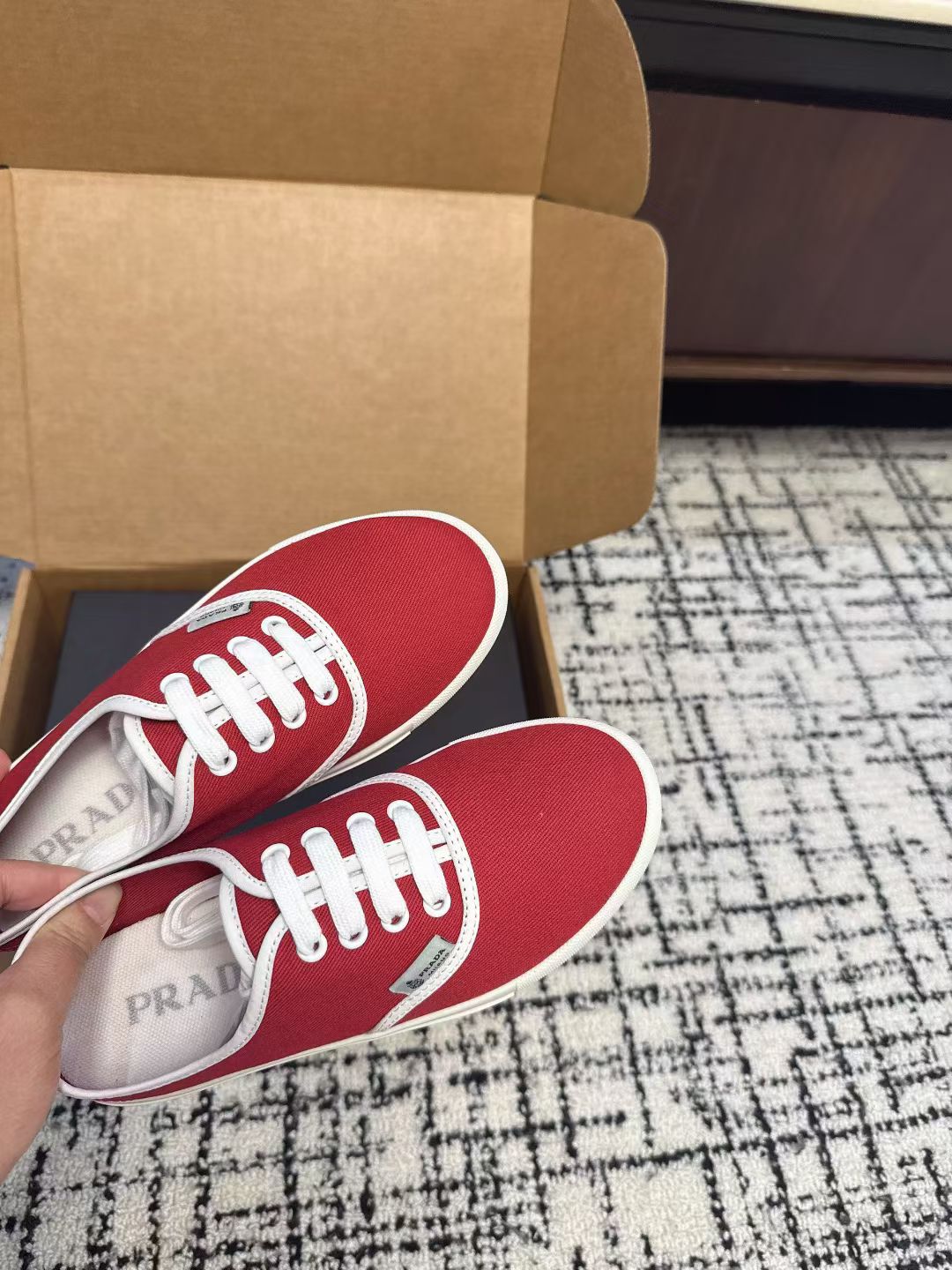 P-Sneakers