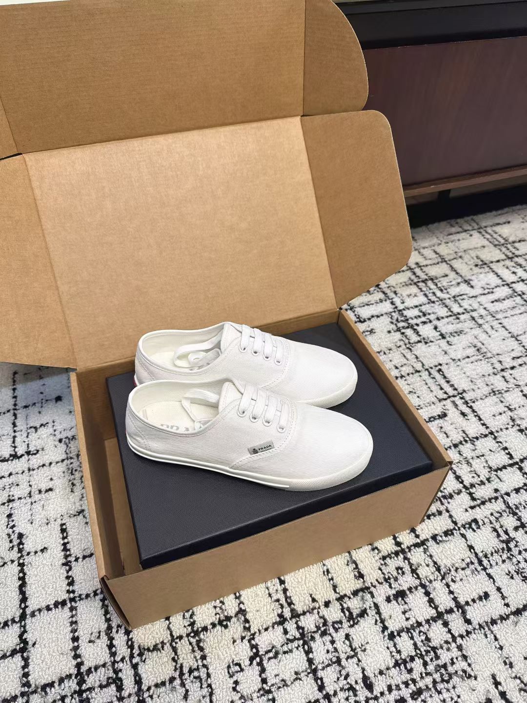 P-Sneakers