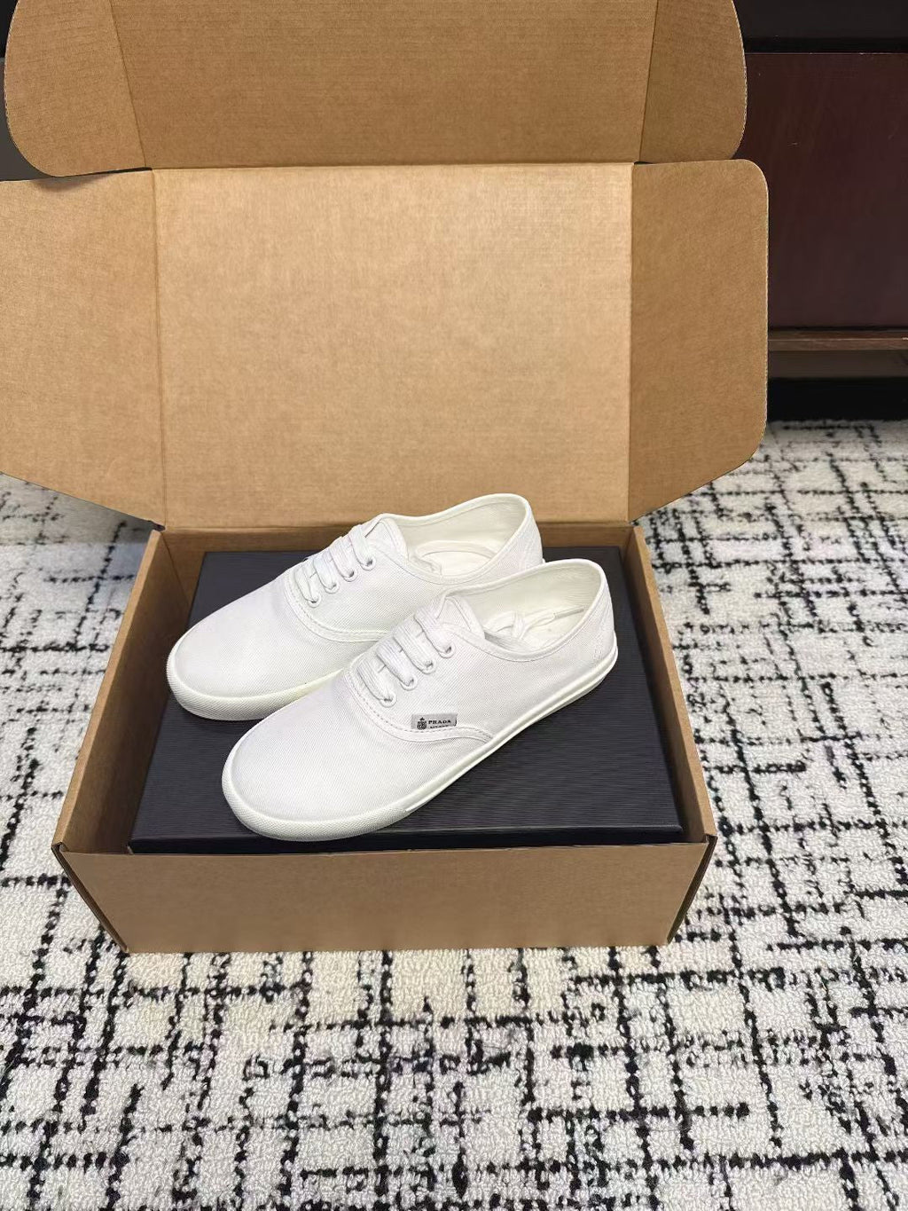 P-Sneakers