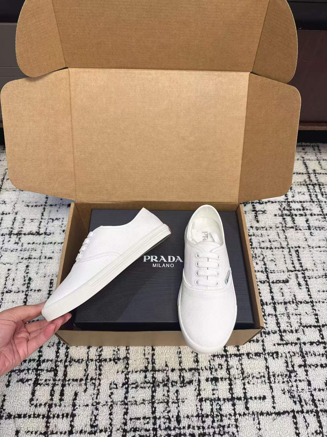 P-Sneakers