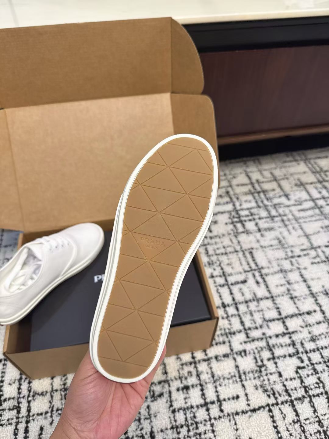 P-Sneakers