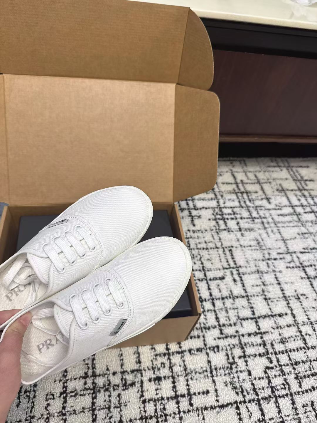 P-Sneakers