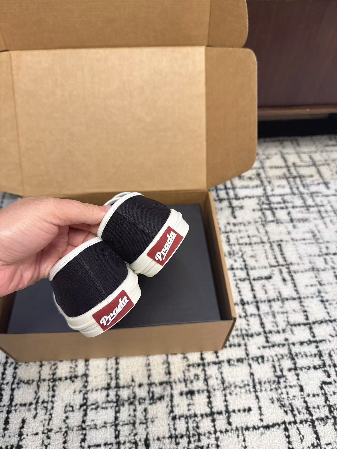 P-Sneakers
