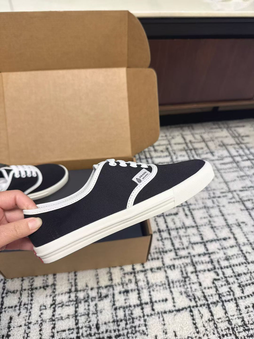 P-Sneakers
