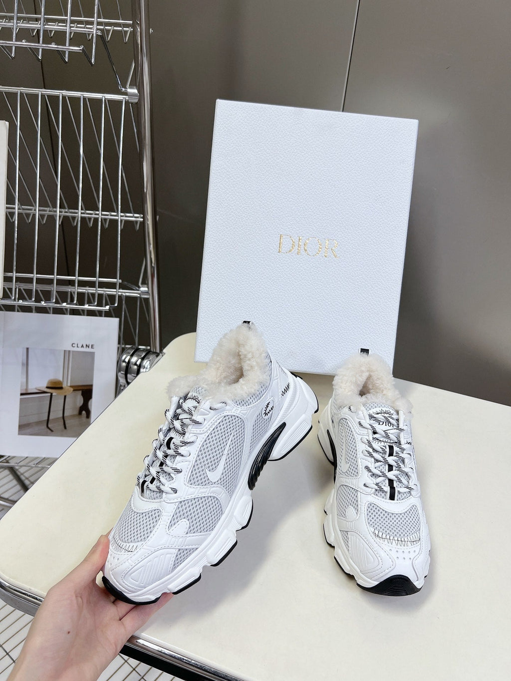 D-Sneakers