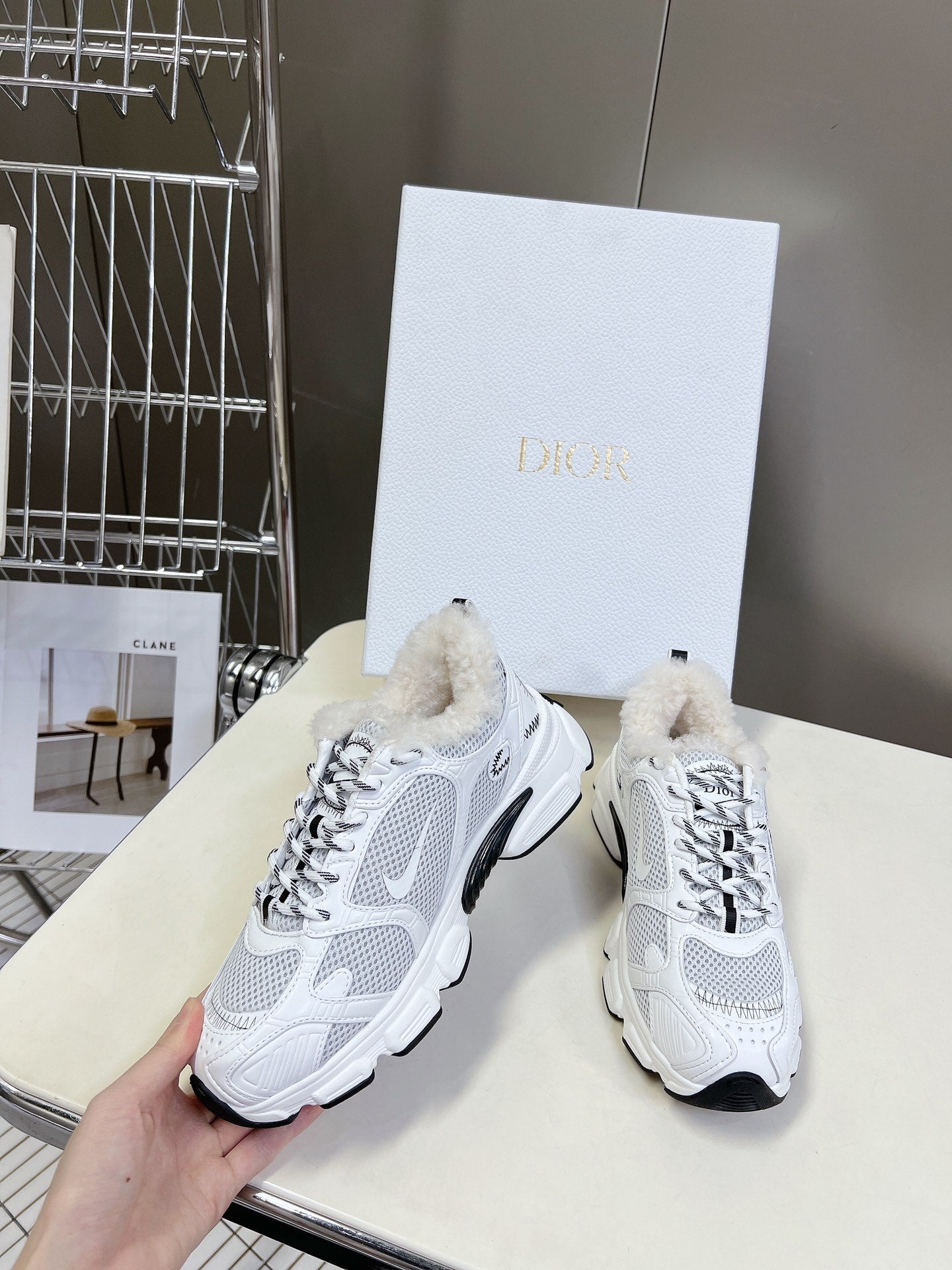 D-Sneakers