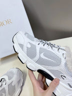 D-Sneakers
