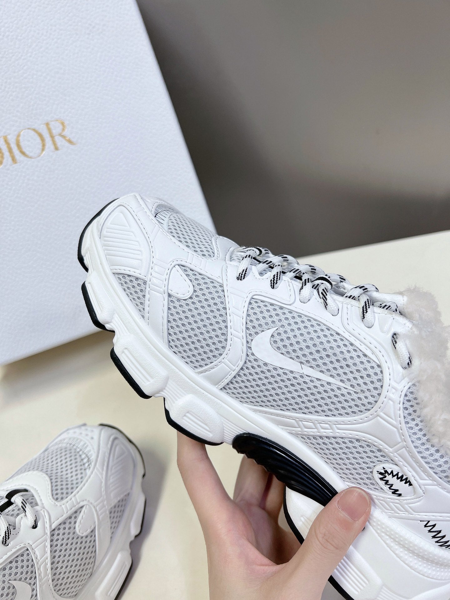 D-Sneakers