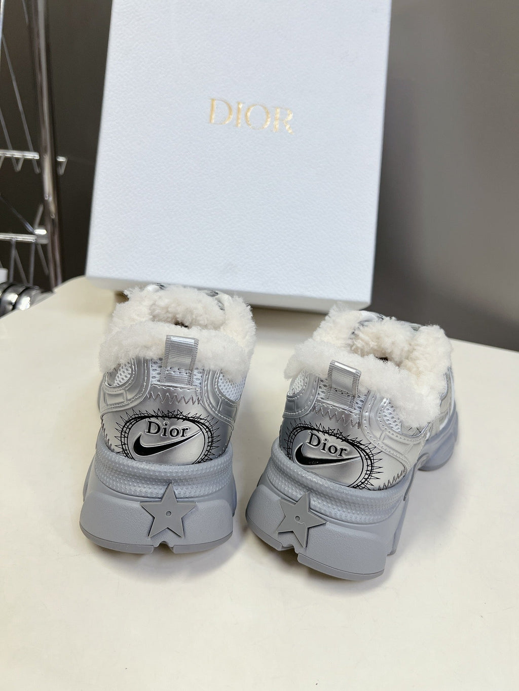 D-Sneakers
