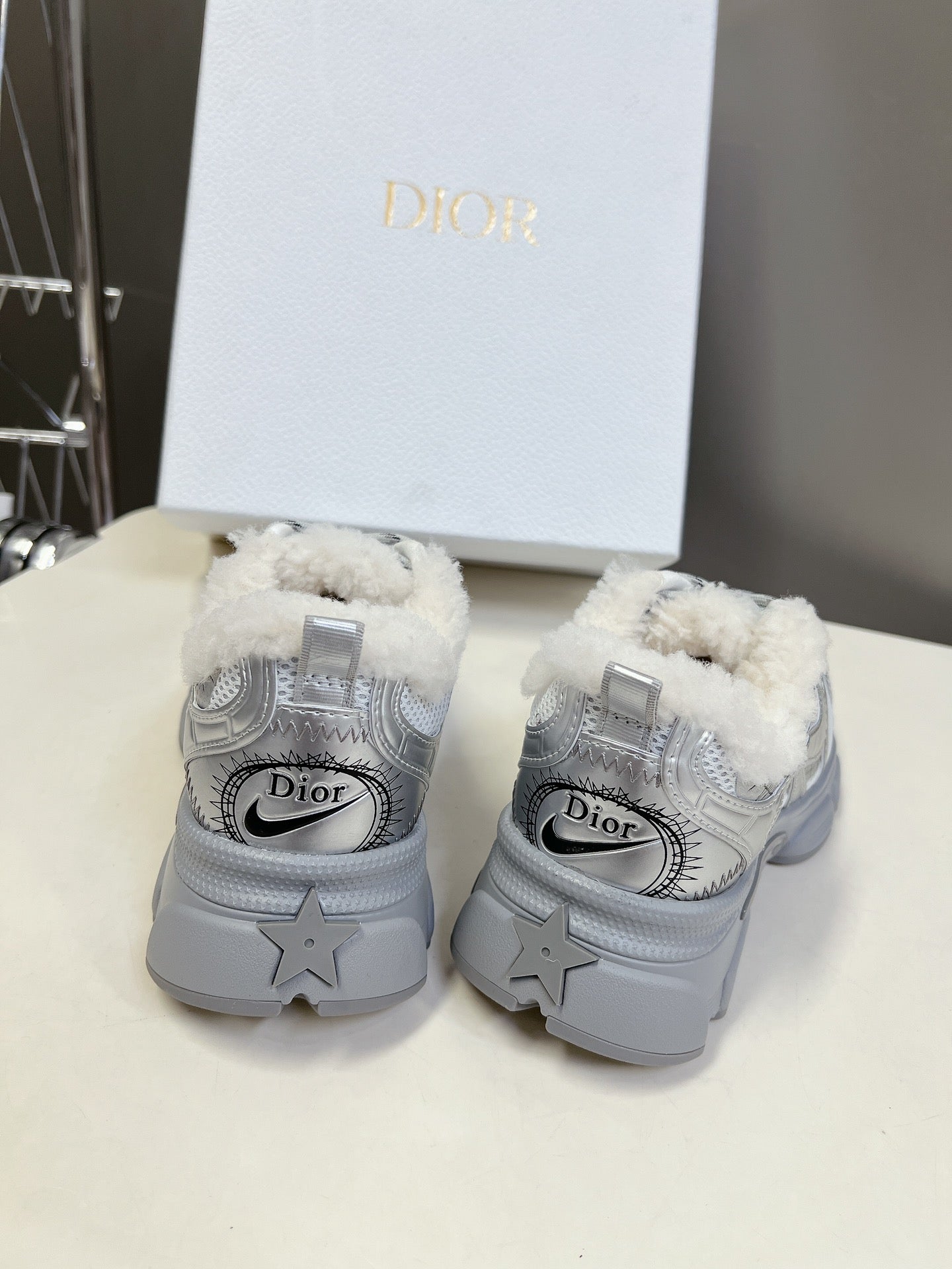 D-Sneakers
