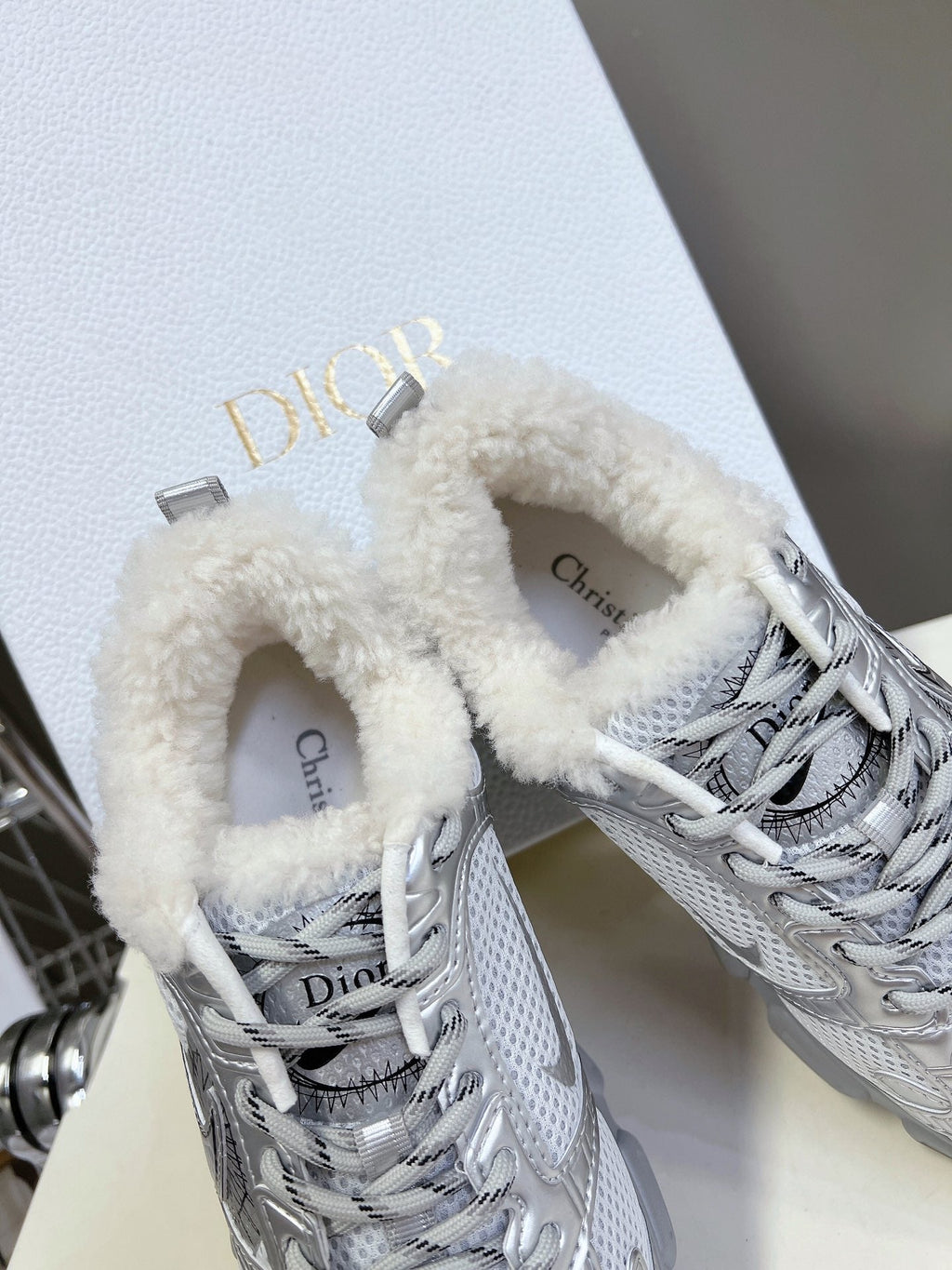 D-Sneakers