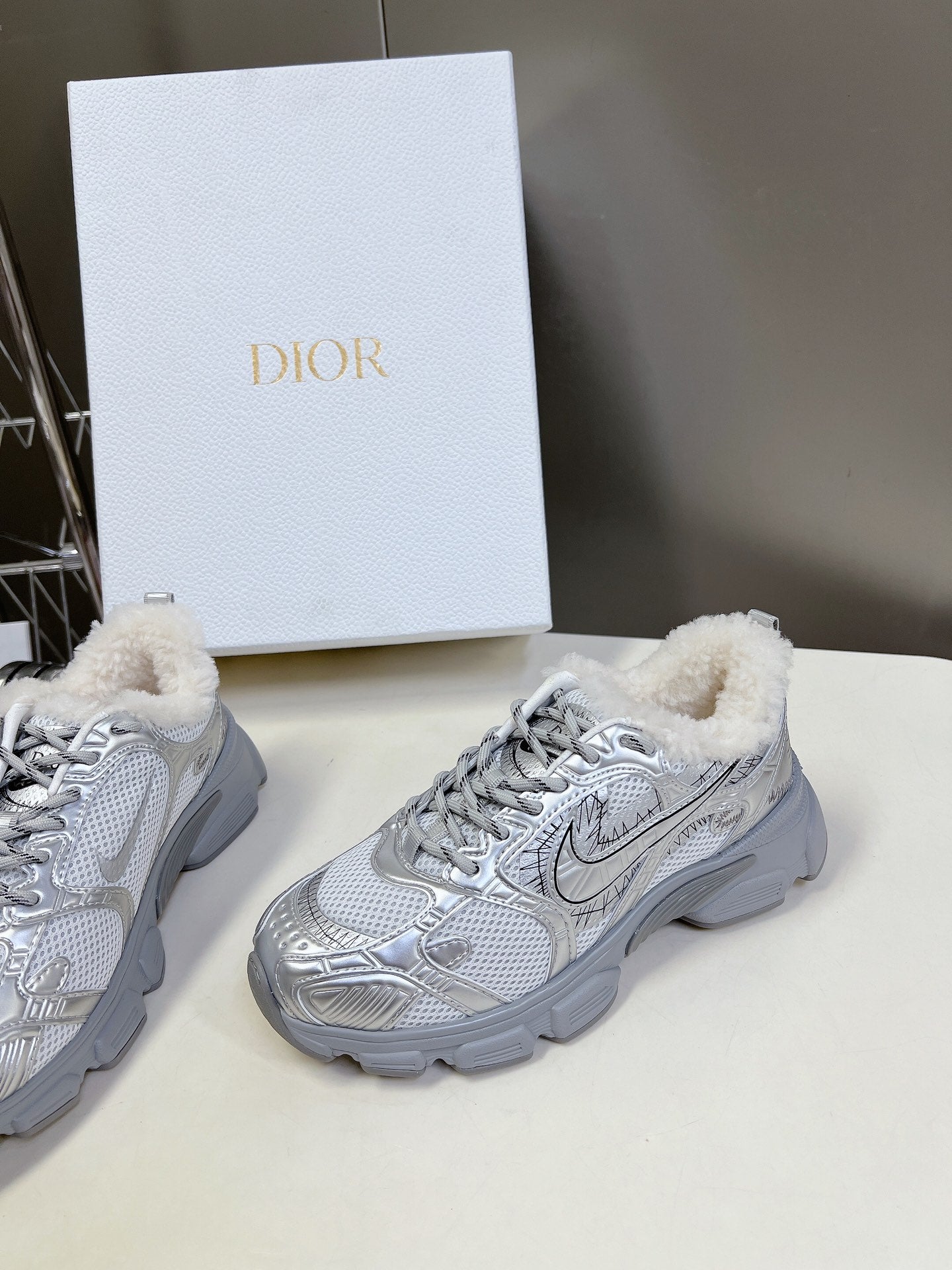 D-Sneakers