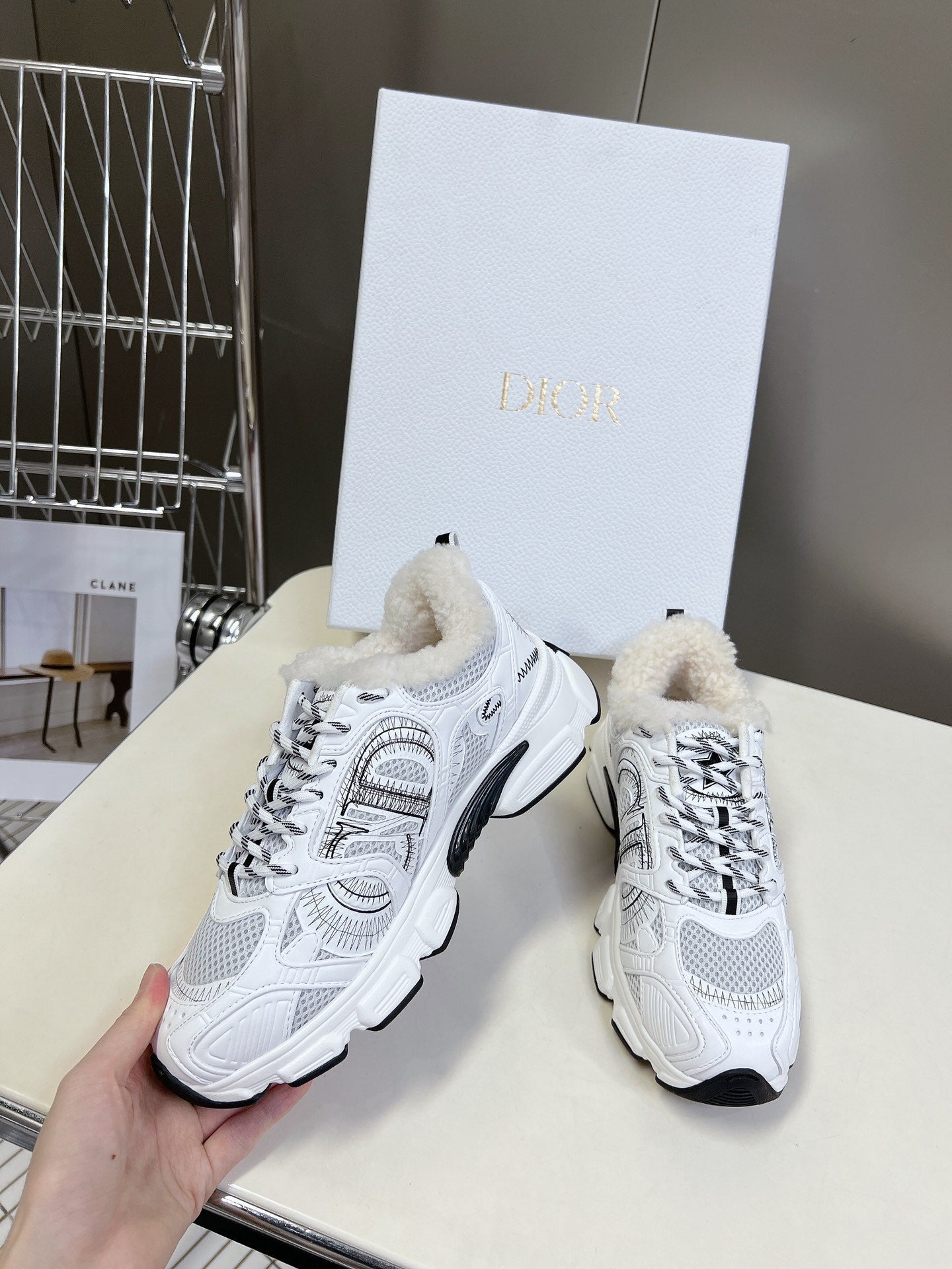 D-Sneakers