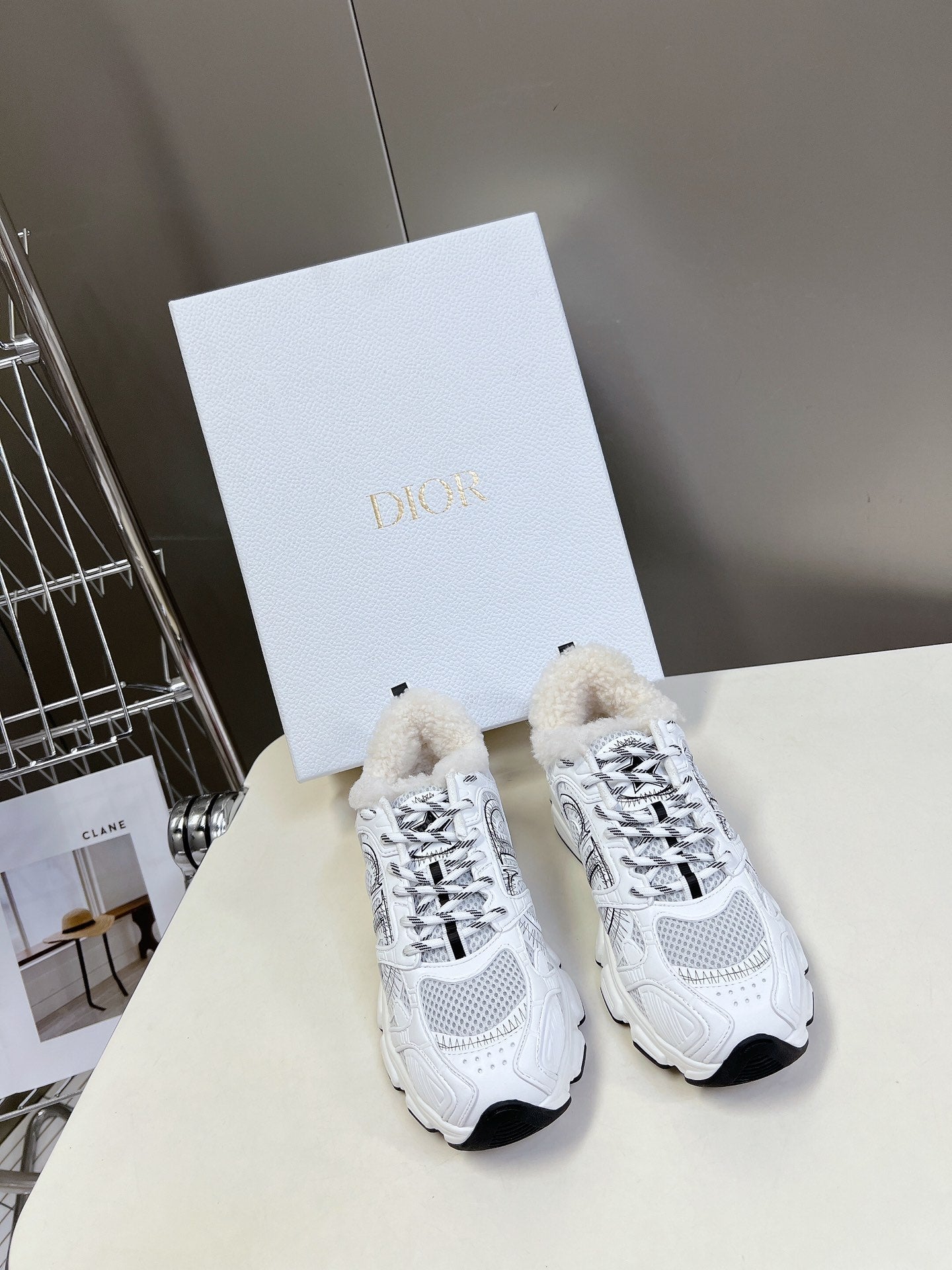 D-Sneakers