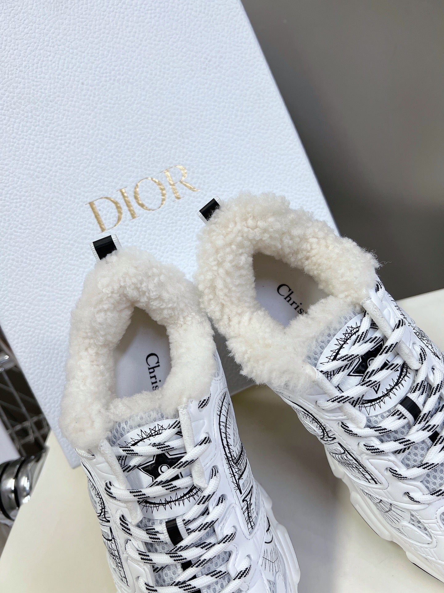 D-Sneakers
