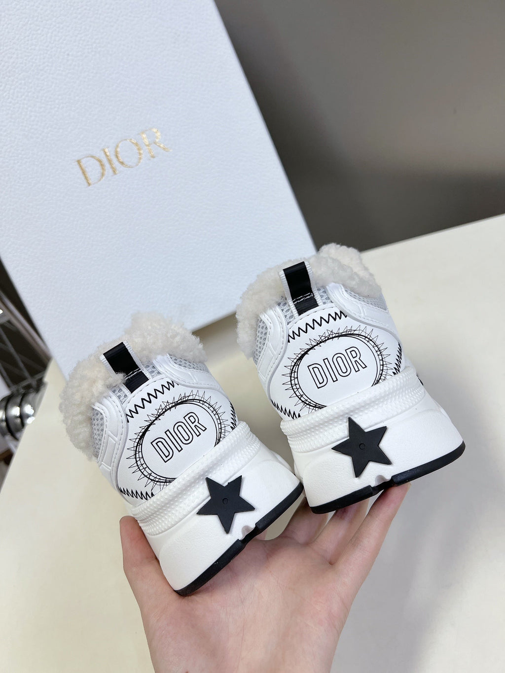 D-Sneakers