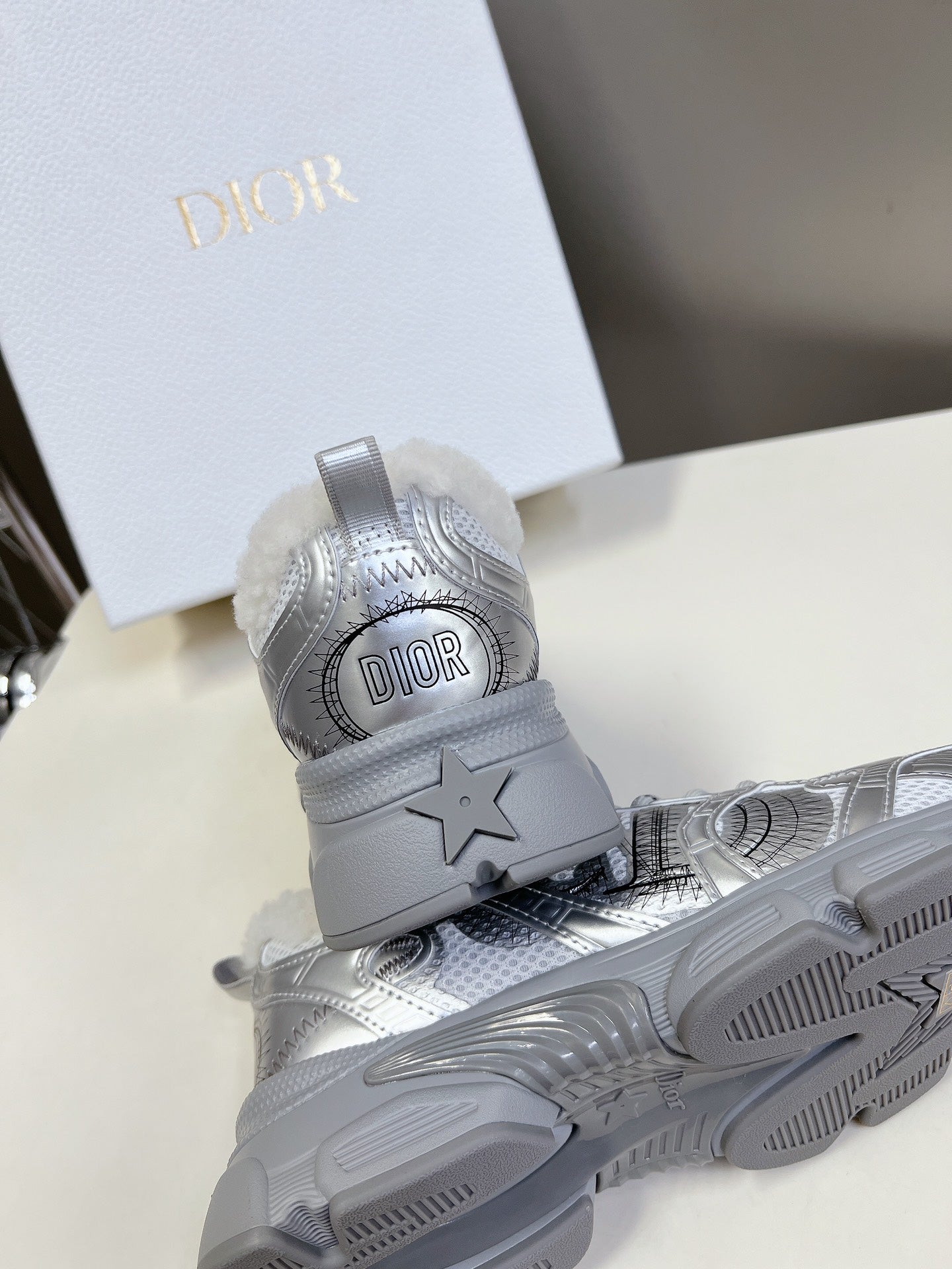D-Sneakers