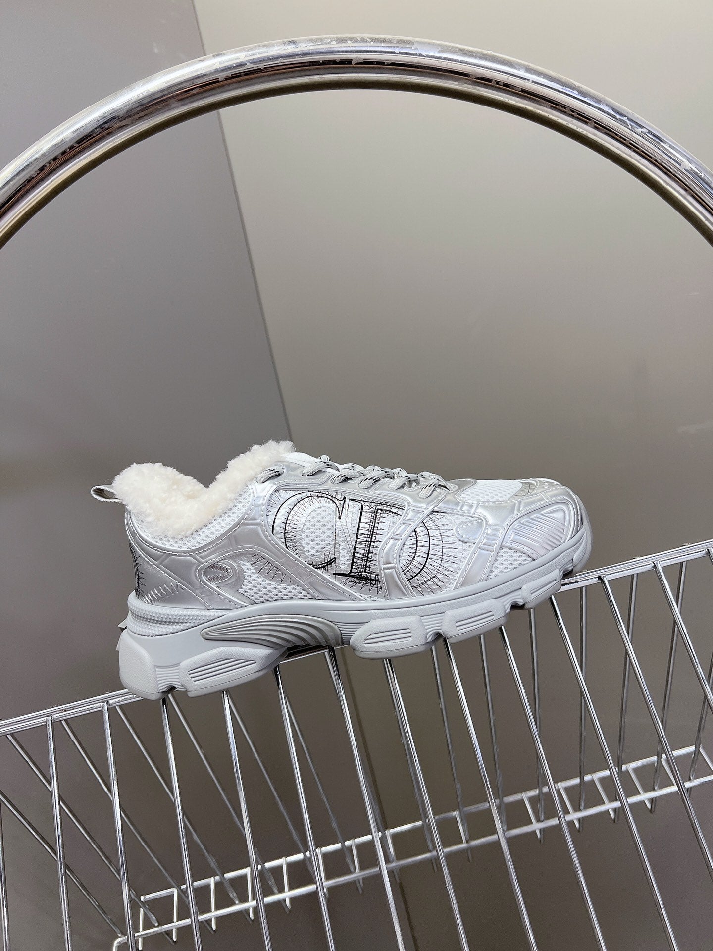 D-Sneakers
